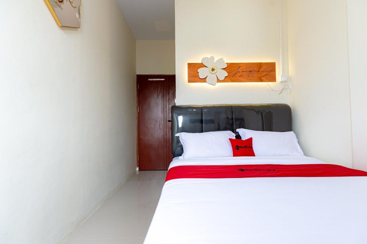Reddoorz Plus At Komplek Abc Batu Aji Batam Kubuk Bagian luar foto