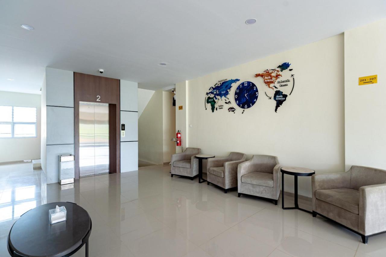 Reddoorz Plus At Komplek Abc Batu Aji Batam Kubuk Bagian luar foto